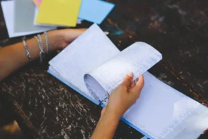 7 Manfaat Menulis untuk Kesehatan Mental yang Jarang Kamu Sadari, Plus Cara Mulainya