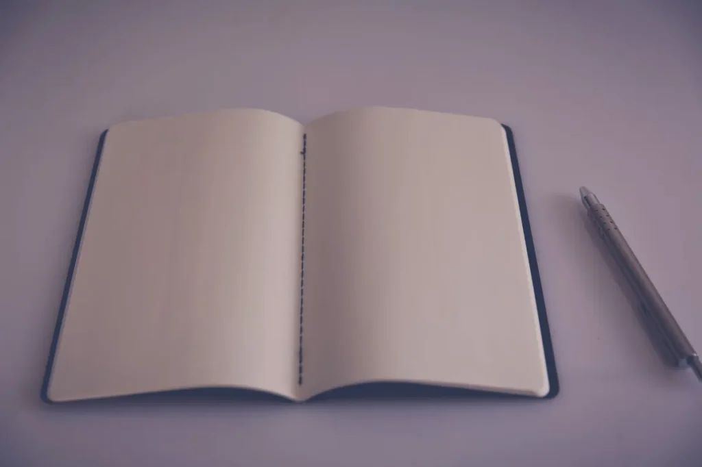 Buku dan catatan ringkas berisi beberapa ide untuk diterapkan