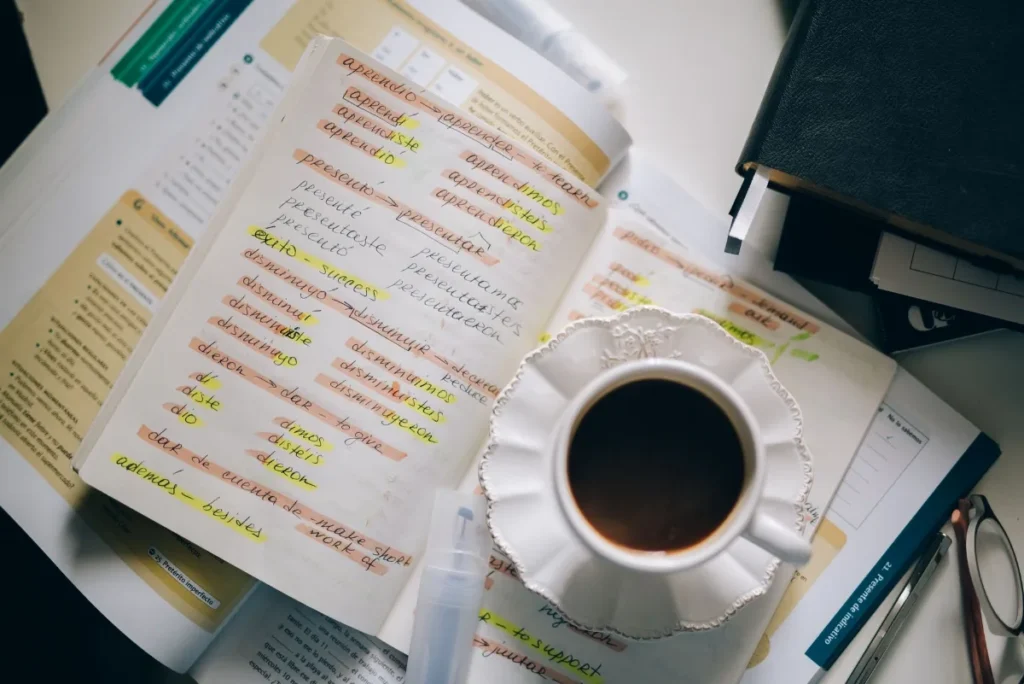 Buku dan agenda mingguan untuk menyusun jadwal membaca