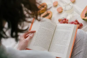 Waktu Terbaik Membaca Buku: Pagi, Malam, atau Saat Menunggu?