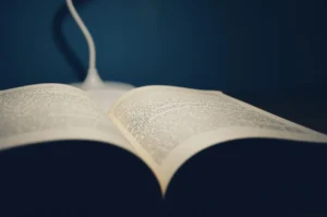 Kenapa Mengantuk Saat Membaca Buku? 6 Penyebab dan Cara Mengatasinya